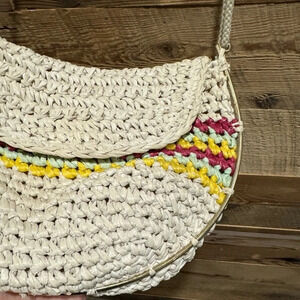 Vintage Made in Italy straw woven shoulder bag beach metal support tan stripe